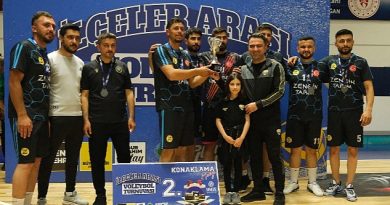 Konya Büyükşehir'in İlçeler Arası Voleybol Turnuvası'nda Şampiyon Çumra Oldu